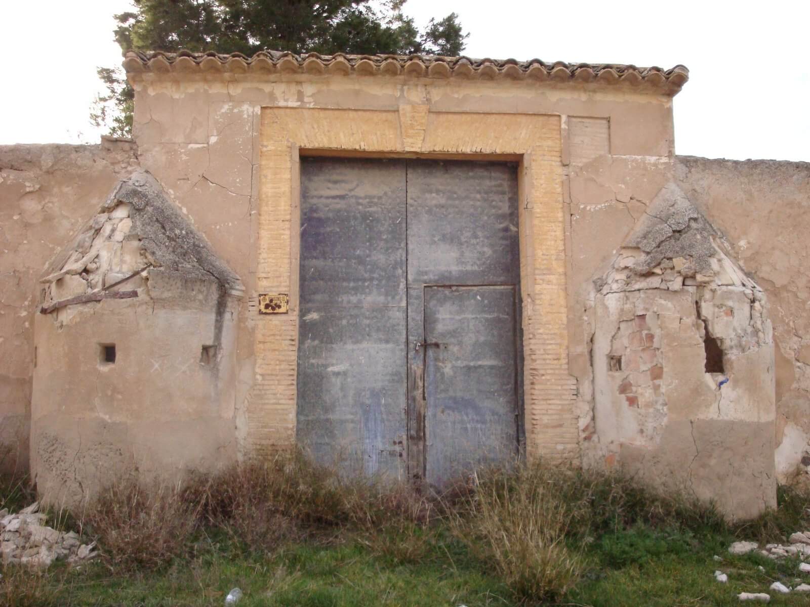 entrada mas pla de les caves de dalt entrada mas pla de les caves de dalt