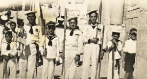 mariners a la plaça de l'esglesia 1 9 1946