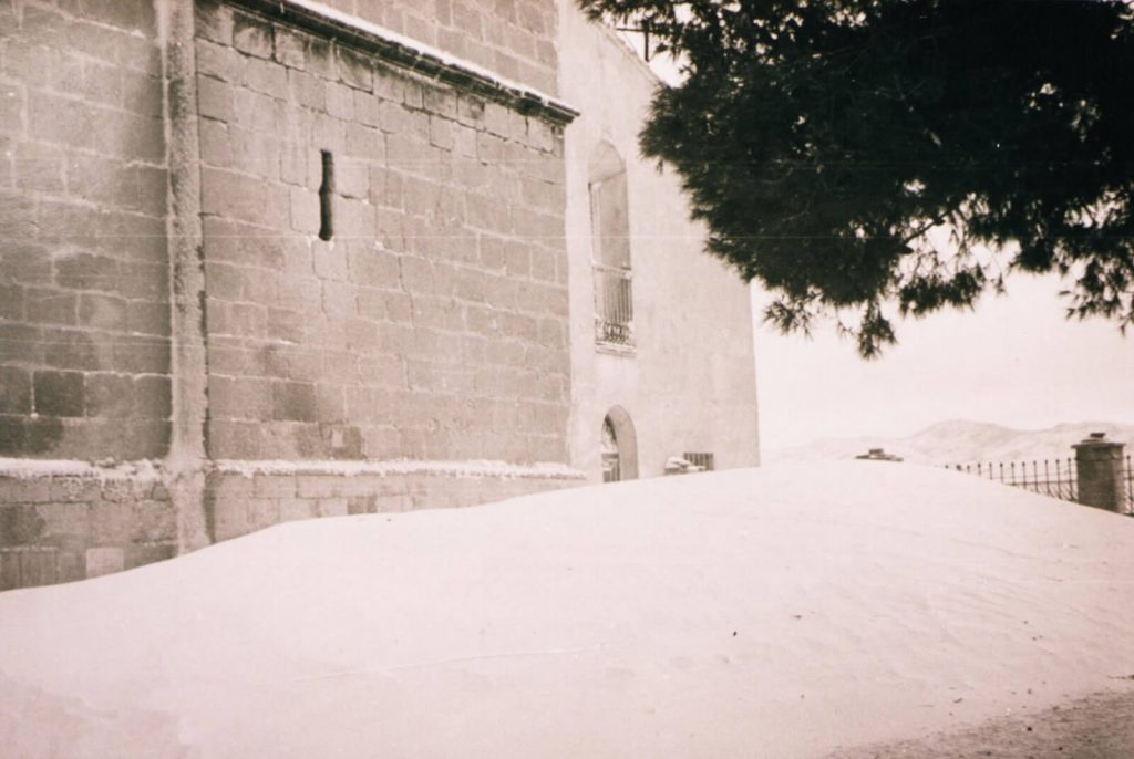 plaça de l'esglesia porta de cal retor